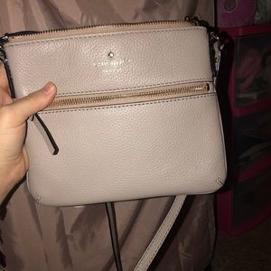 Light grey mini Kate Spade crossbody